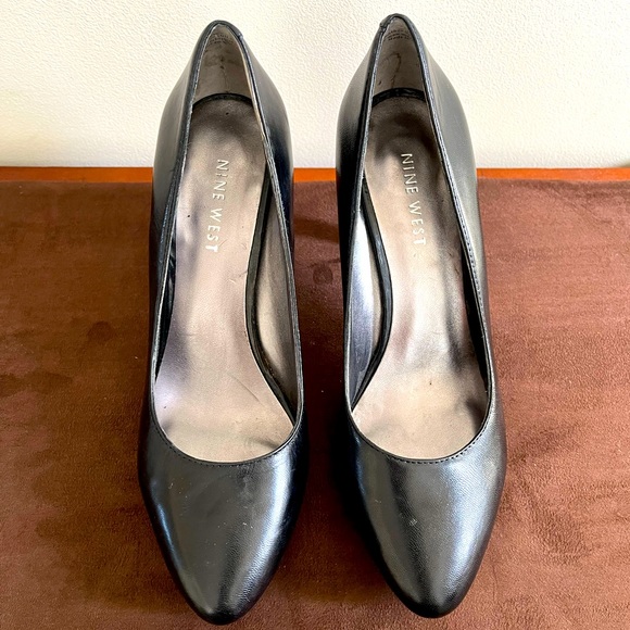 Size 6 Black Nine West heels - Picture 1 of 4
